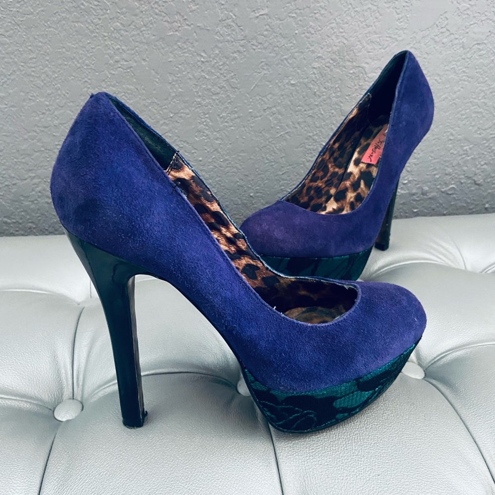 Betsey Johnson Dareah Purple Suede Platform Pumps